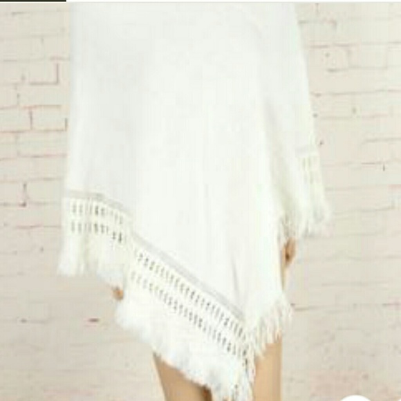 NWOT - PONCHO FASHION SCARF - Picture 3 of 3